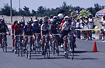 The peleton chasing the breakaway